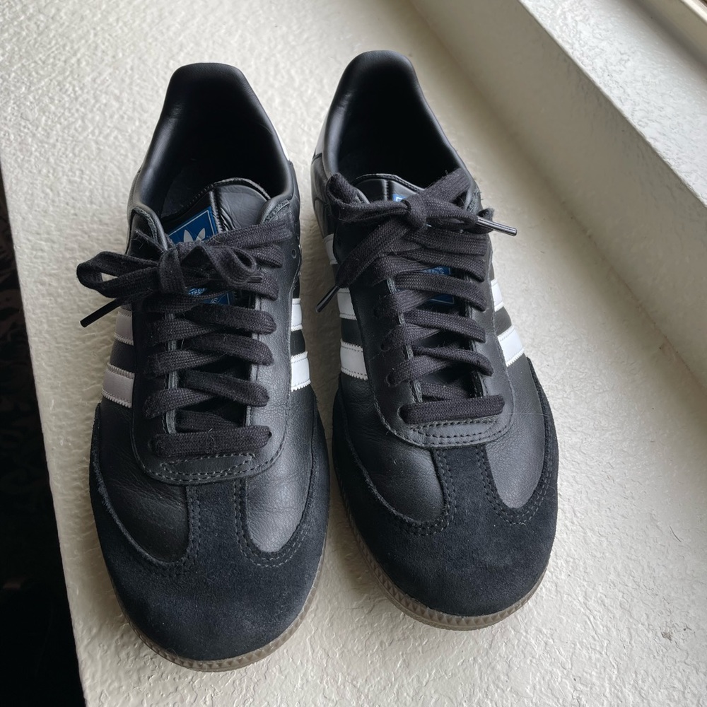 Adidas Sambas; Black. Unisex